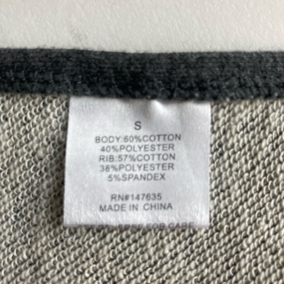 New Romeo + Juliet Grey 80%Cotton 40%Polyester Long Sleeve Pullover size S - Picture 13 of 15